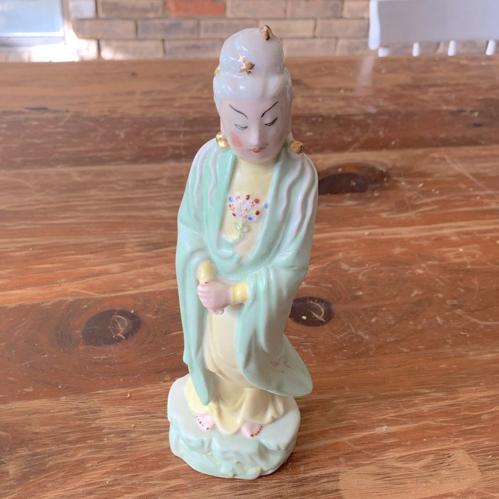 ✨ Beautiful Vintage Porcelain White Haired Asian Woman Figurine